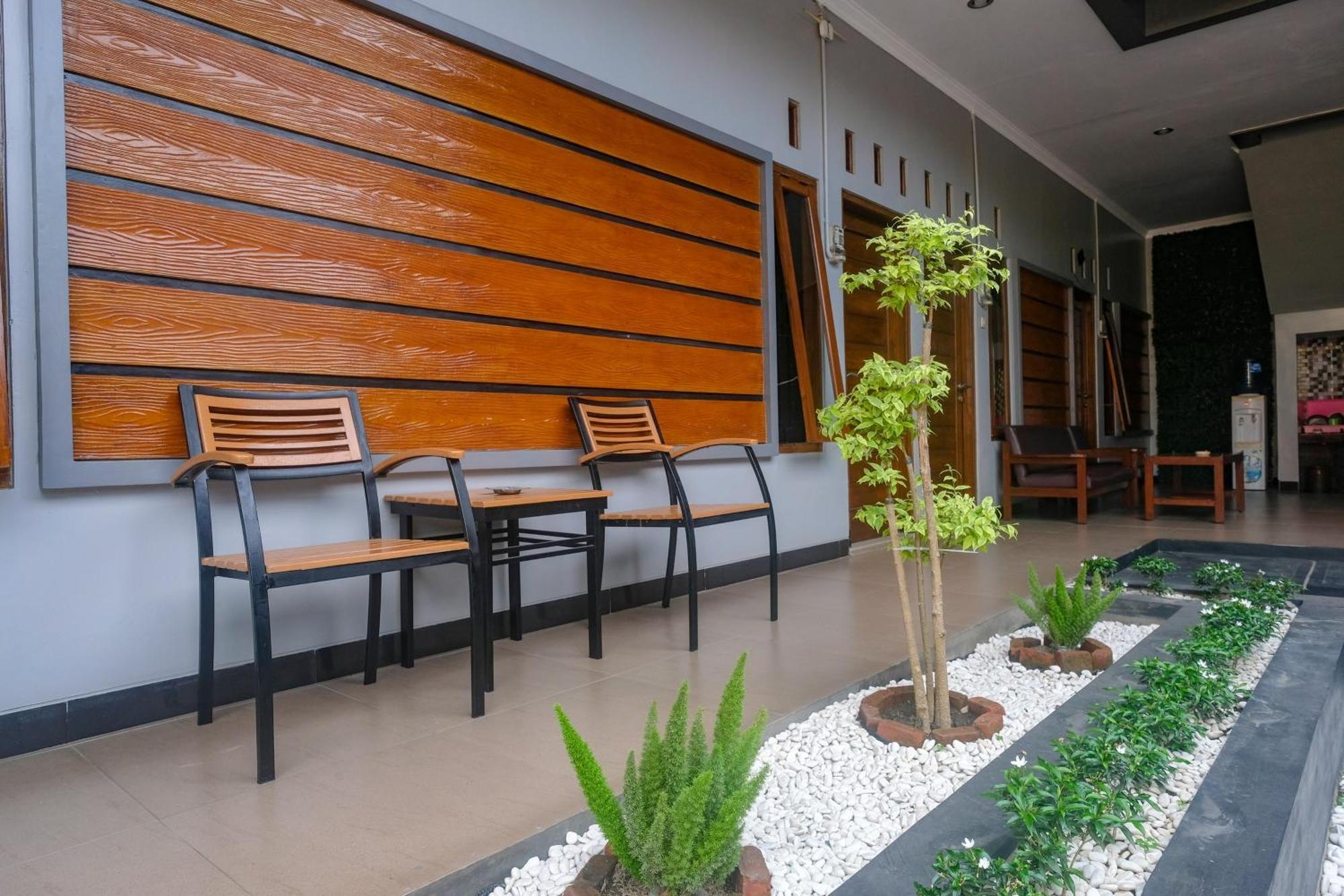 Al Abror Homestay Mandala Krida Mitra Reddoorz Yogyakarta Exterior photo