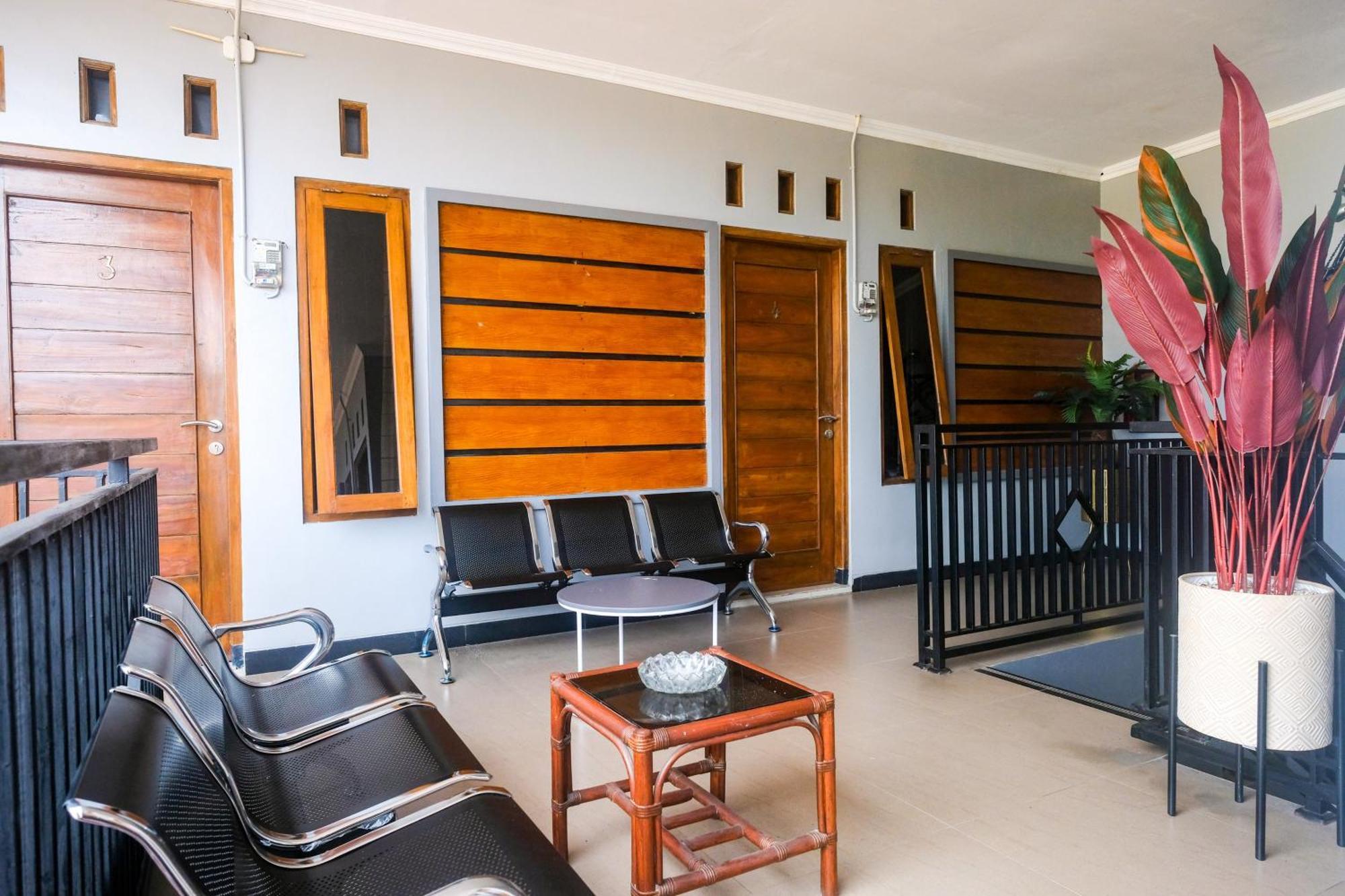 Al Abror Homestay Mandala Krida Mitra Reddoorz Yogyakarta Exterior photo