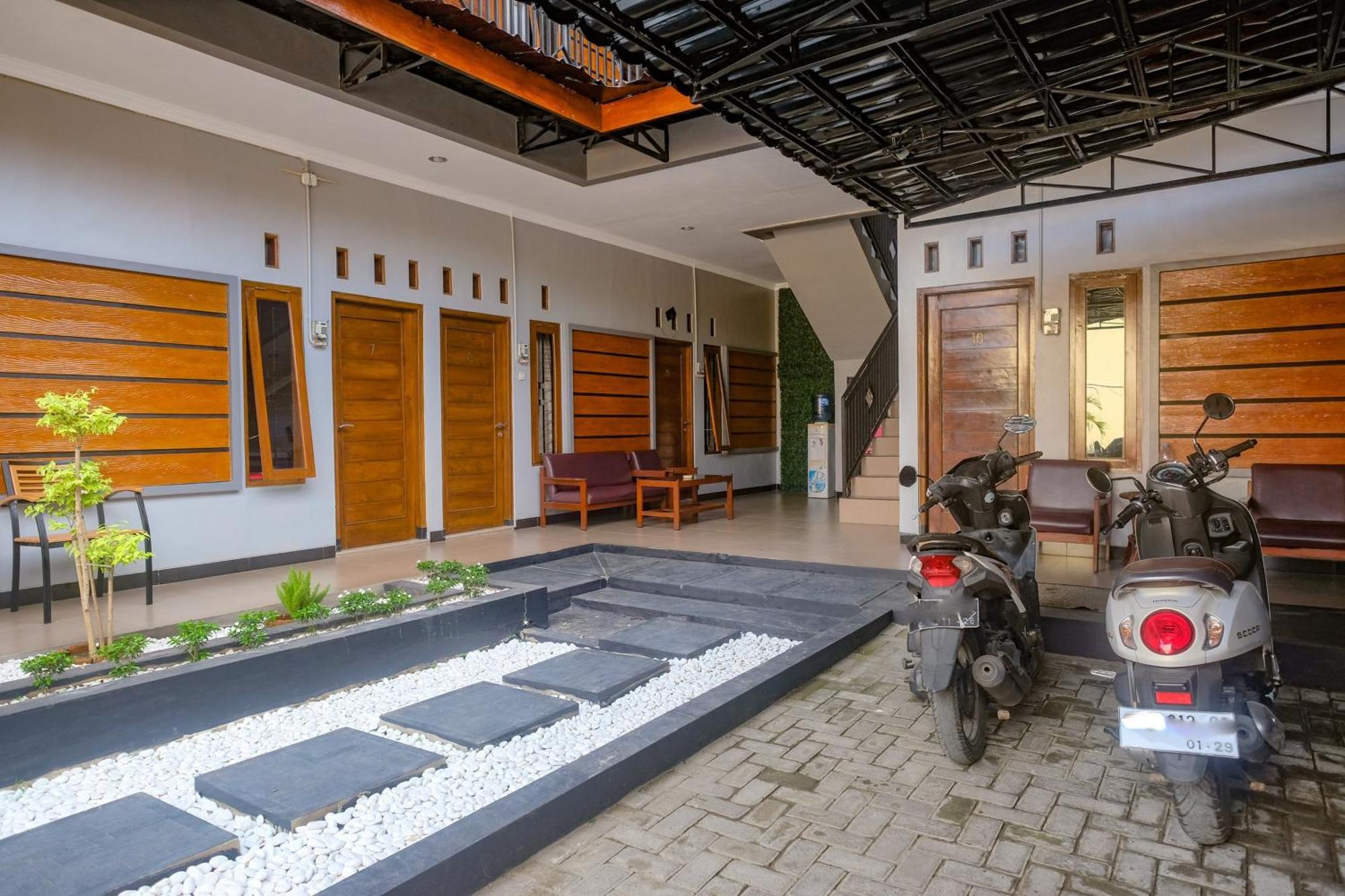 Al Abror Homestay Mandala Krida Mitra Reddoorz Yogyakarta Exterior photo